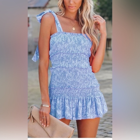 Dresses & Skirts - Woman’s floral print mocked dress